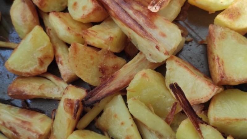 Panais et pommes de terre rôtis